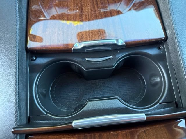 Used 2016 Cadillac Escalade Luxury AWD/4WD image 18