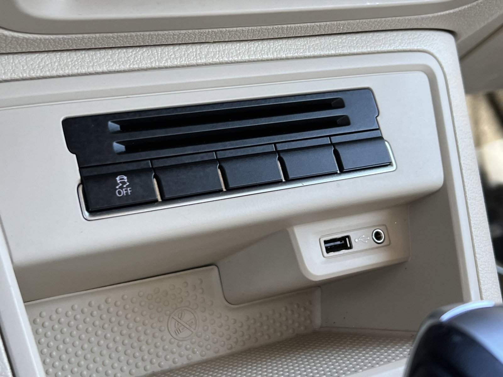 Used 2017 Volkswagen Tiguan S image 30