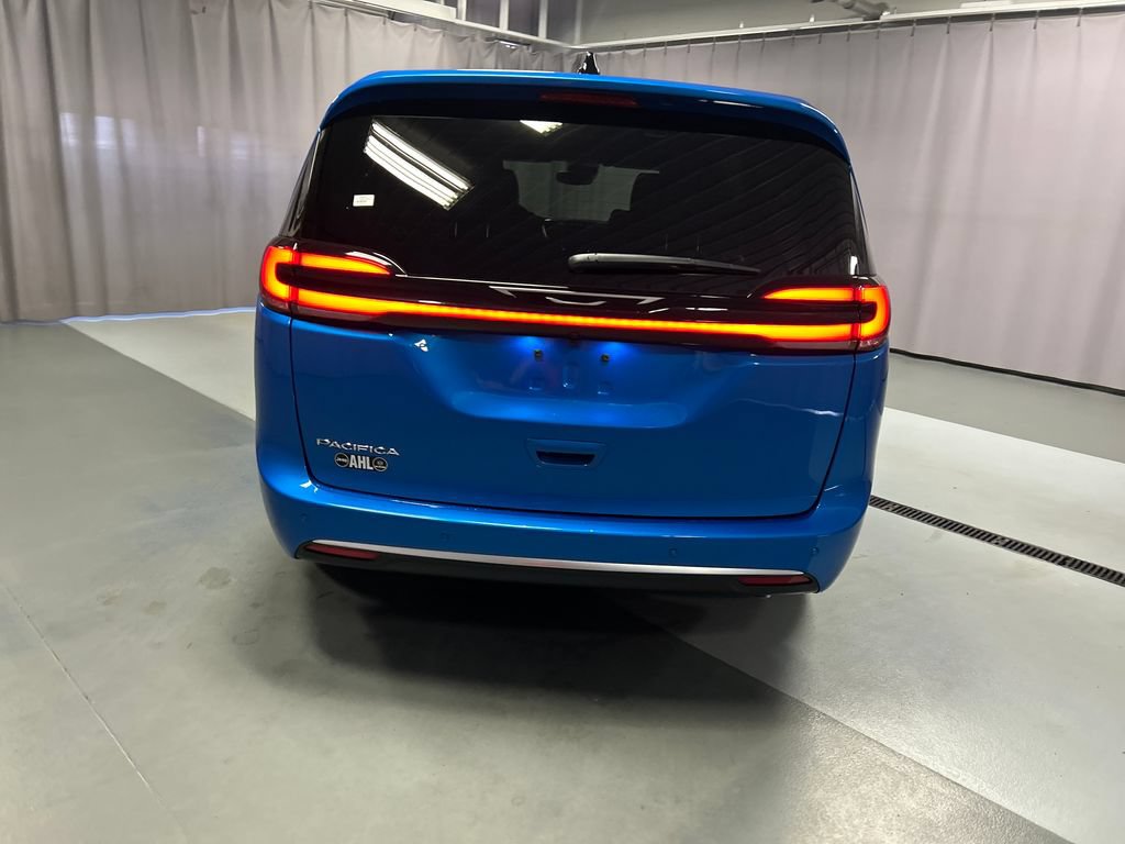 New 2027 Chrysler Pacifica Select FWD image 6