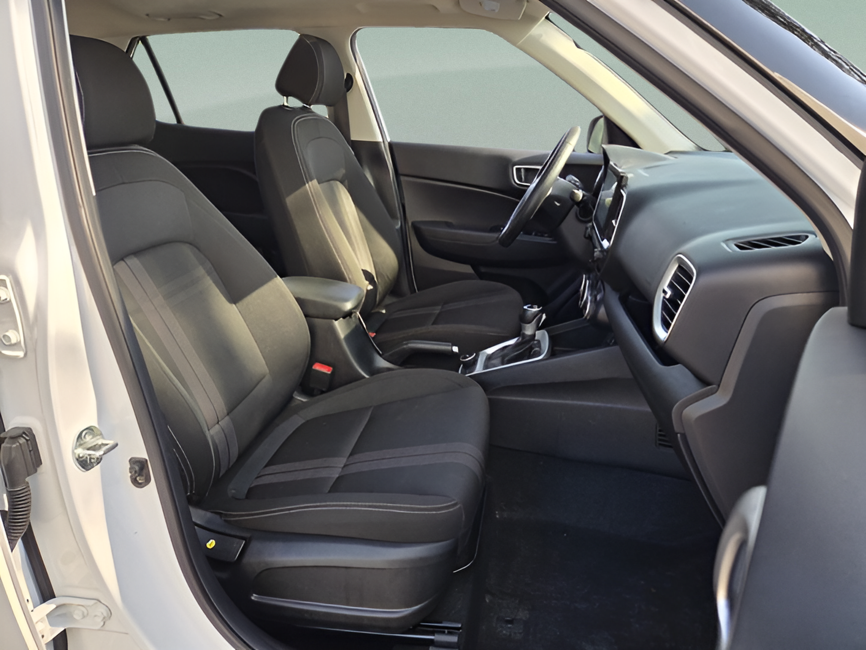 Used 2025 Hyundai Venue SEL FWD image 17