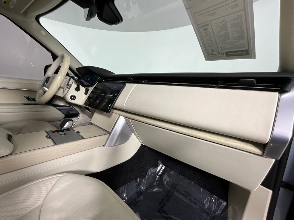 Certified 2024 Land Rover Range Rover Long Wheelbase SE AWD/4WD image 19