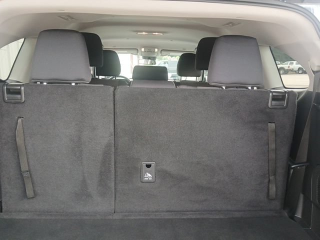Used 2023 Toyota Highlander LE FWD image 9