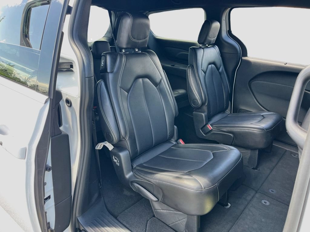 Used 2026 Chrysler Pacifica Select FWD image 27