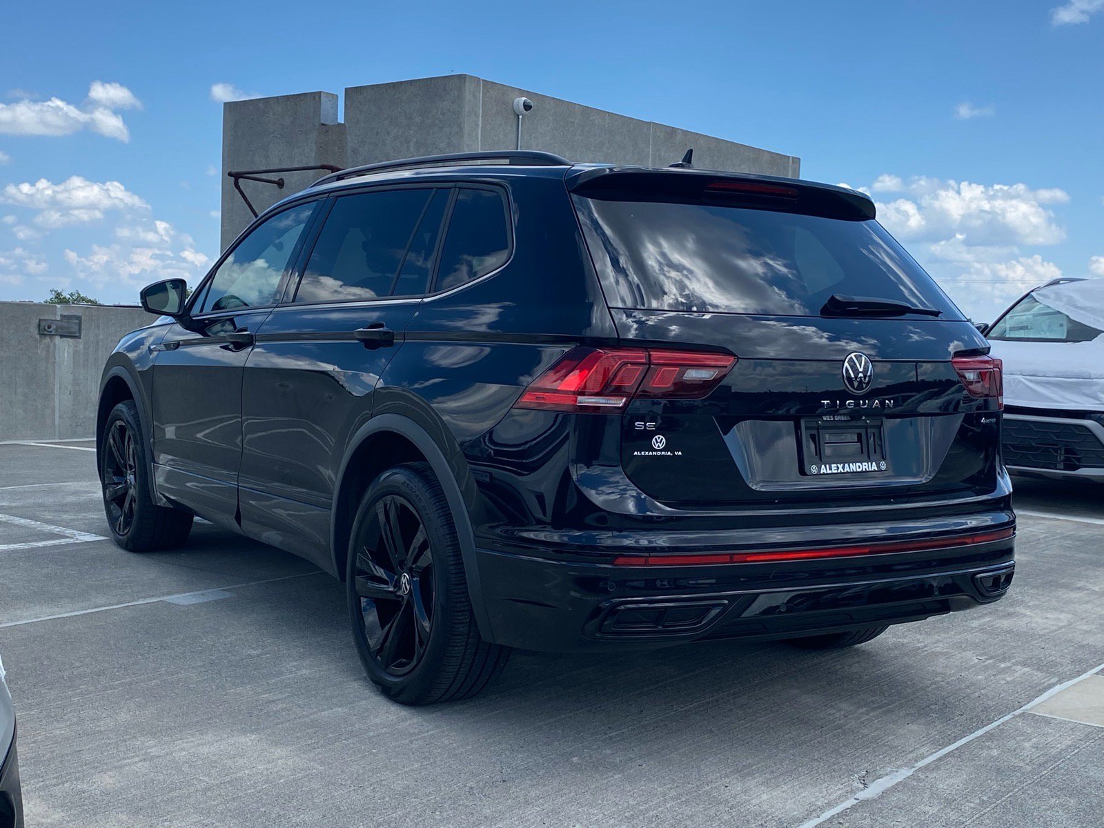 Certified 2024 Volkswagen Tiguan SE R-Line AWD/4WD image 5
