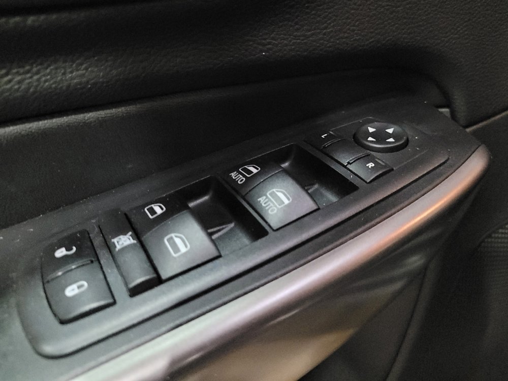 Used 2020 Jeep Cherokee Latitude Plus w/ Cold Weather Group AWD/4WD image 27
