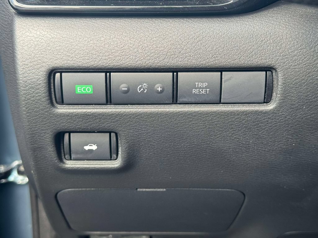 Used 2025 Nissan Sentra SV FWD image 18