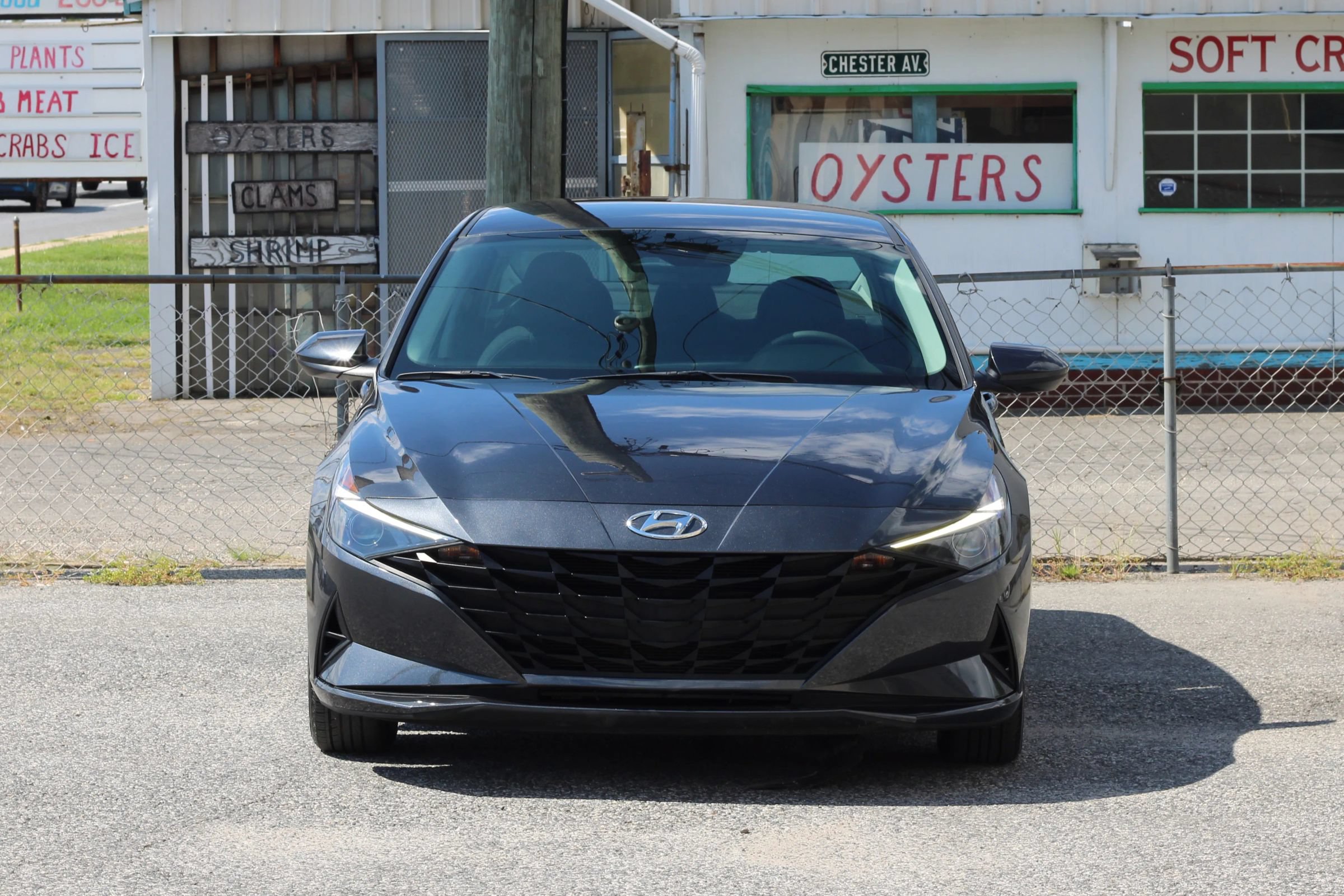Used 2022 Hyundai Elantra SE FWD image 2