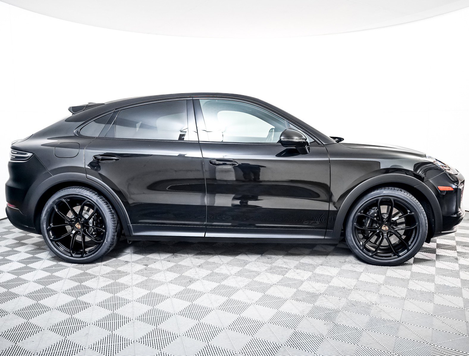 Certified 2023 Porsche Cayenne GTS image 9