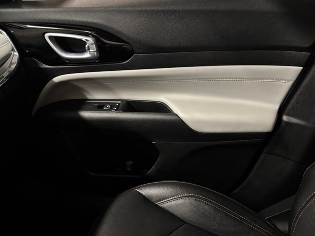 Used 2022 Jeep Compass Limited image 15