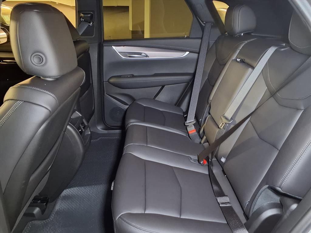 New 2026 Cadillac XT5 Luxury image 13