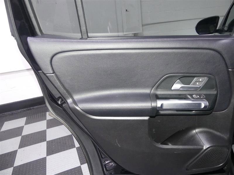 Used 2020 Mercedes-Benz GLB 250 4MATIC image 26