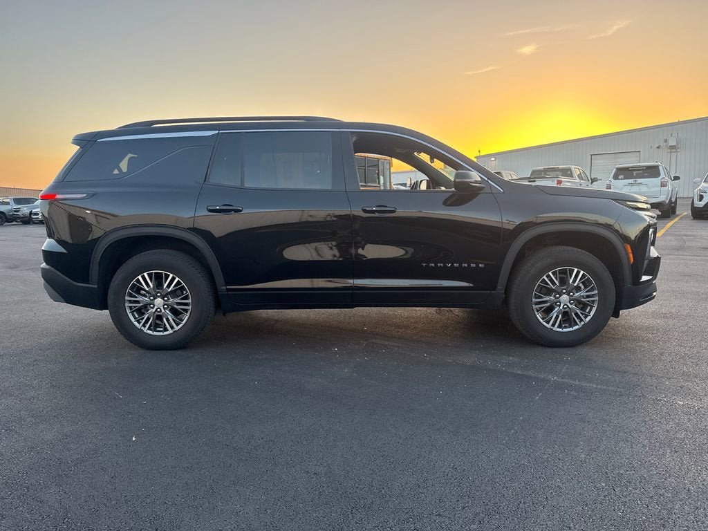 Used 2026 Chevrolet Traverse LT AWD/4WD image 7