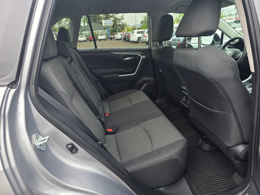 Used 2021 Toyota RAV4 XLE w/ XLE Grade Weather Package AWD/4WD image 21