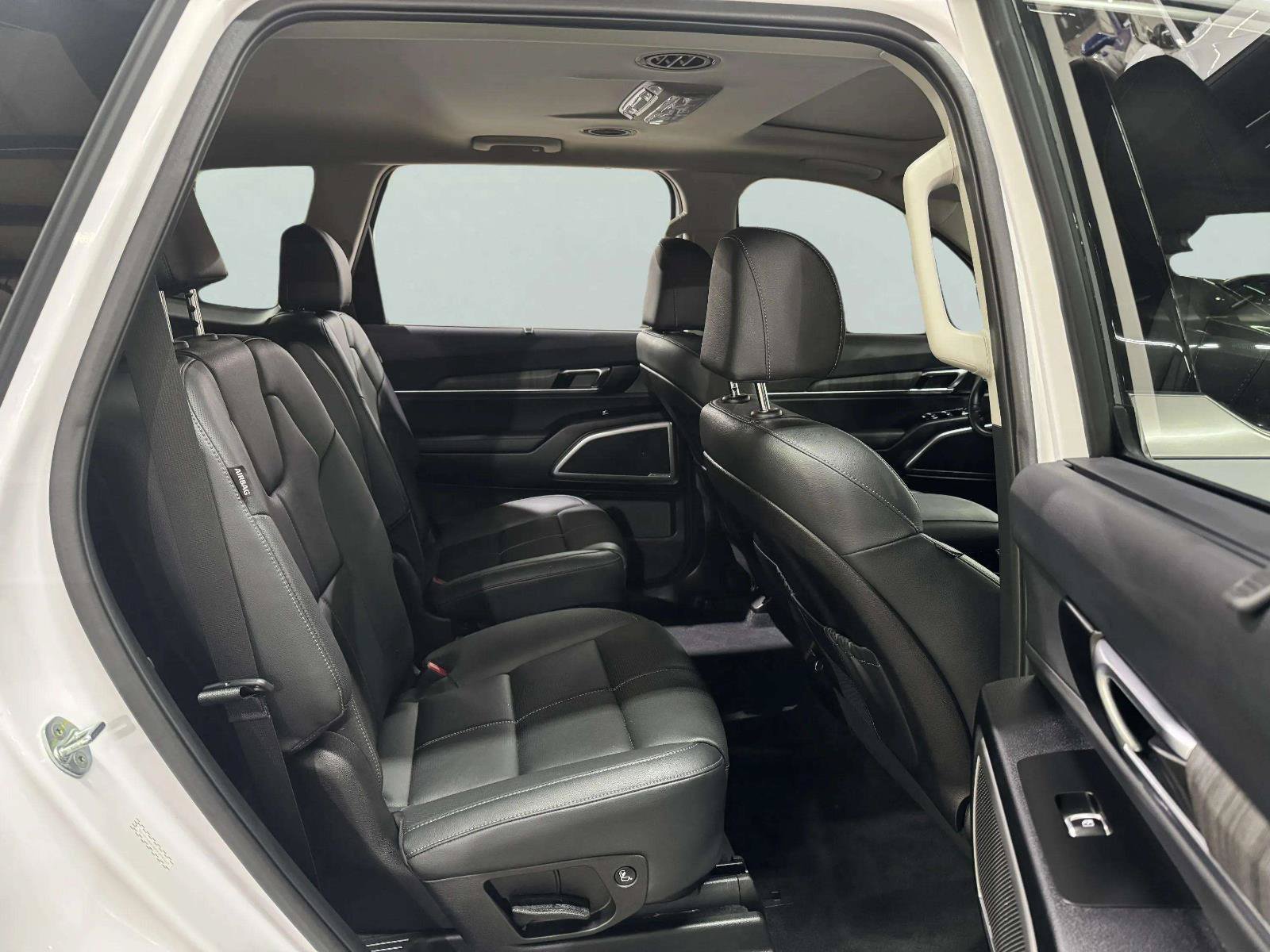 Used 2023 Kia Telluride EX w/ EX Captain's Chair Package FWD image 50