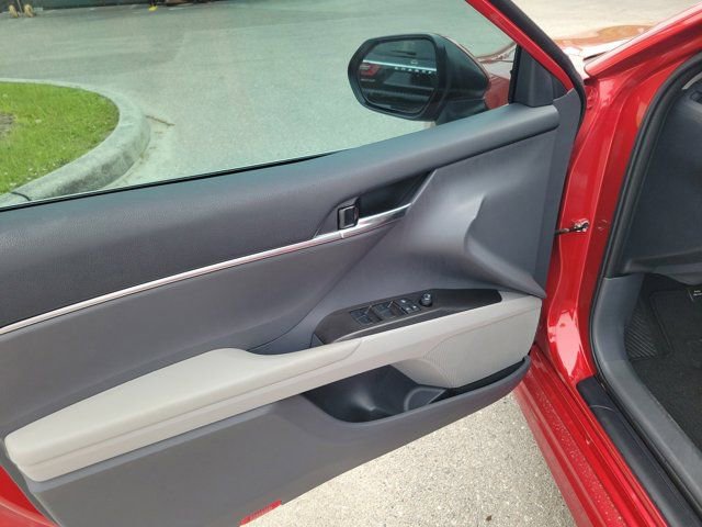 Used 2024 Toyota Camry SE image 21