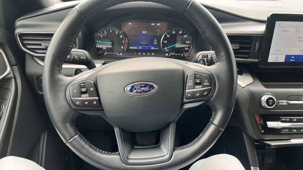 Used 2020 Ford Explorer XLT w/ Equipment Group 202A AWD/4WD image 15