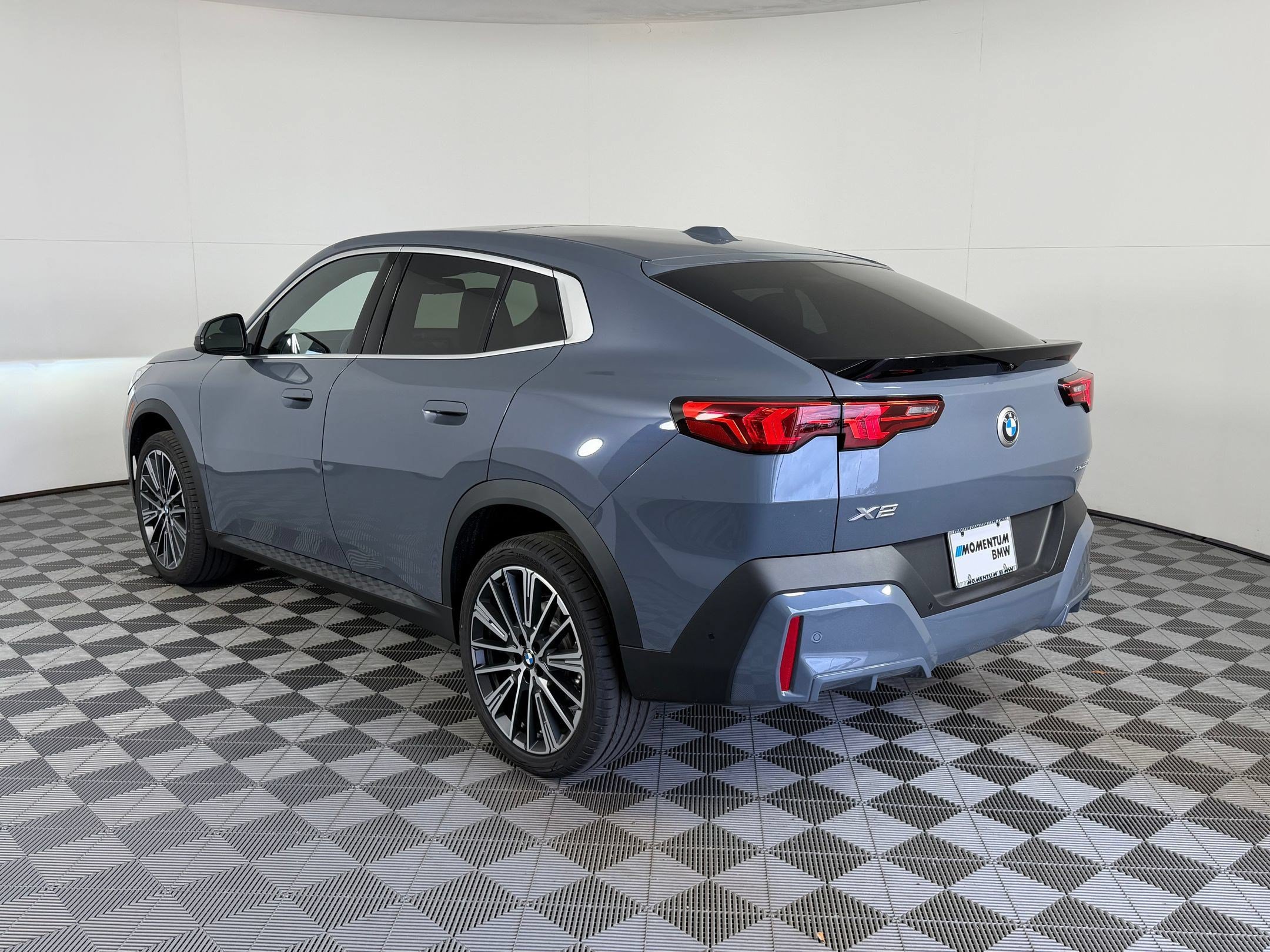 Used 2026 BMW X2 xDrive28i w/ Technology Package AWD/4WD image 3
