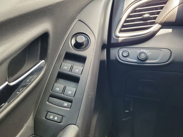 Used 2021 Chevrolet Trax LS AWD/4WD image 17