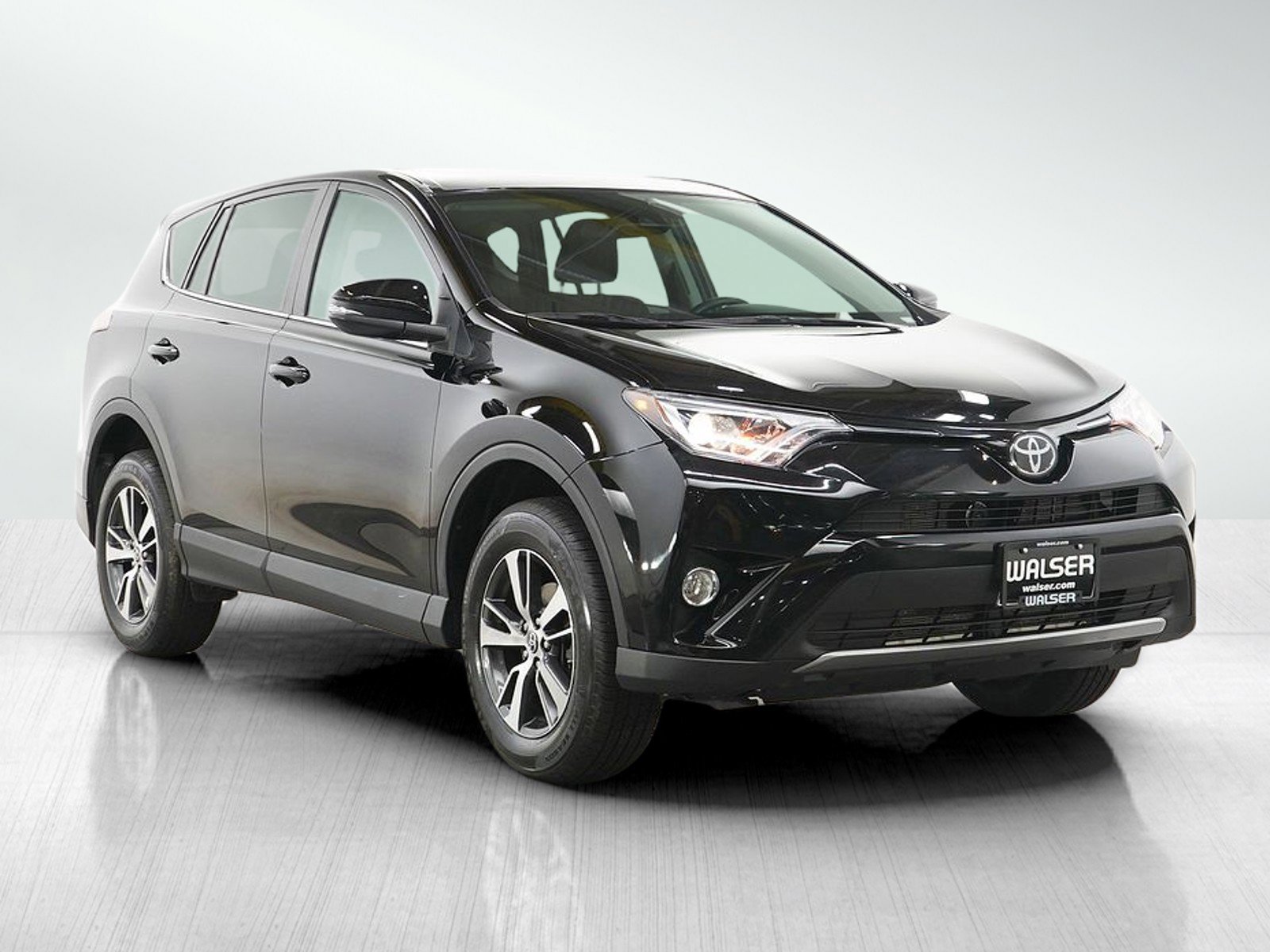Used 2018 Toyota RAV4 XLE AWD/4WD image 7