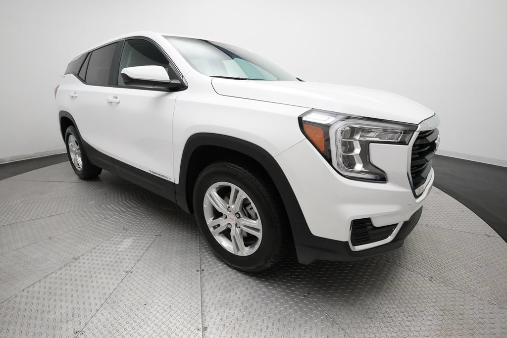 Used 2024 GMC Terrain SLE w/ LPO, Floor Liner Package AWD/4WD image 35