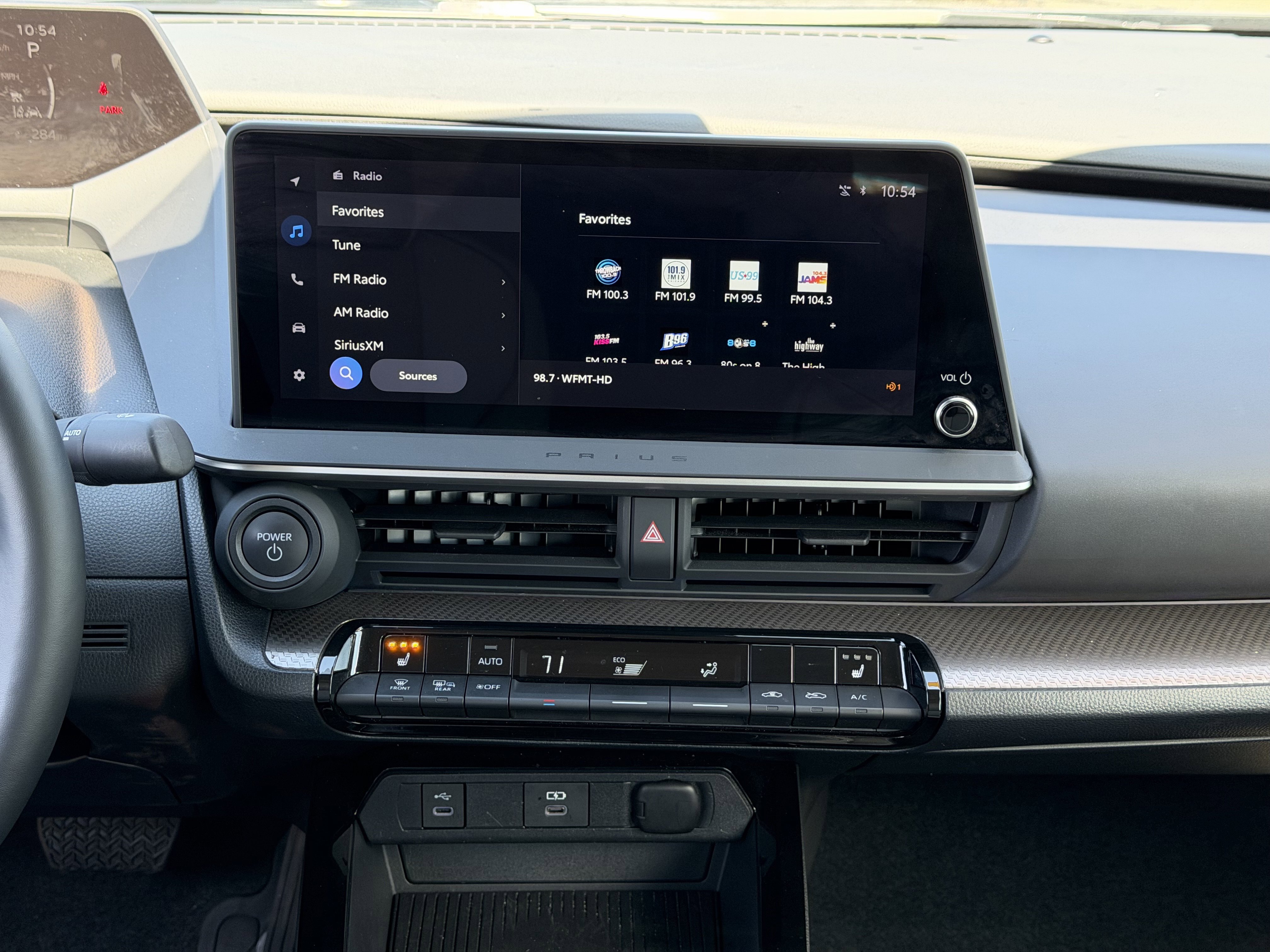 Used 2025 Toyota Prius XLE image 3