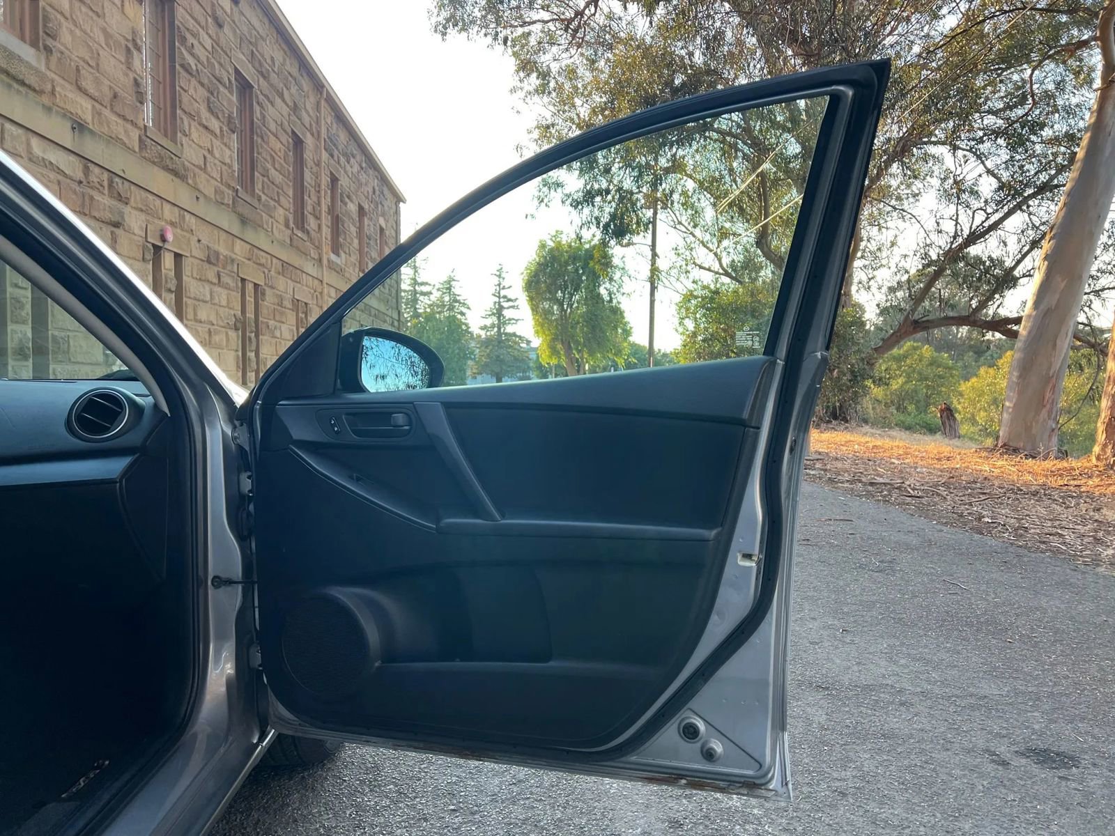 Used 2011 MAZDA MAZDA3 i Sport image 24