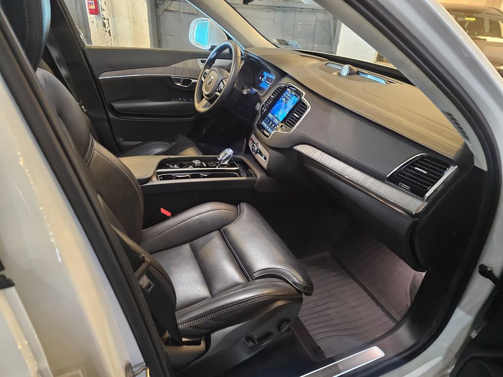 Certified 2024 Volvo XC90 T8 Ultimate w/ Lounge Package image 11