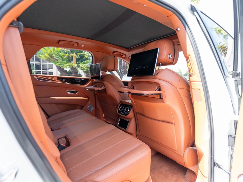 Used 2022 Bentley Bentayga AWD/4WD image 22