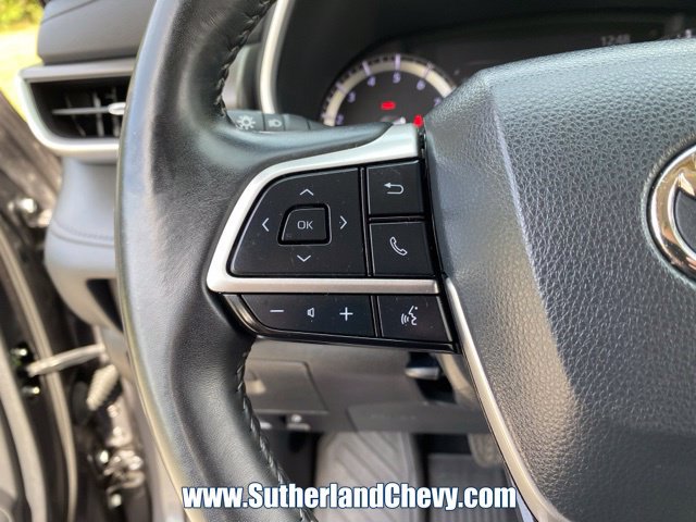 Used 2022 Toyota Highlander XLE AWD/4WD image 21