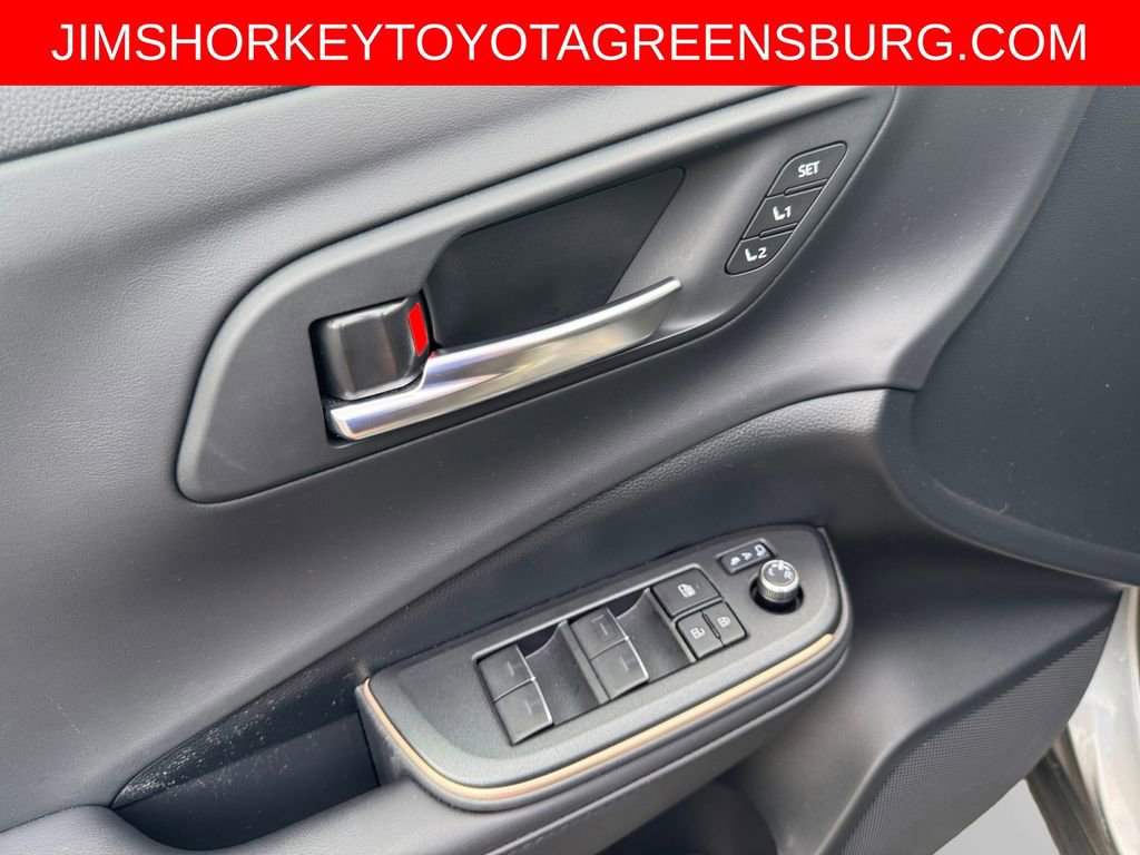 Used 2023 Toyota Crown Platinum image 14