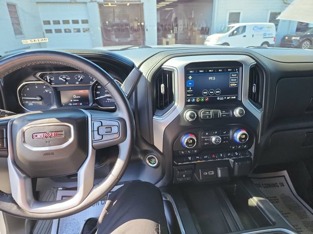 Used 2021 GMC Sierra 2500 SLT w/ SLT Preferred Package AWD/4WD image 17