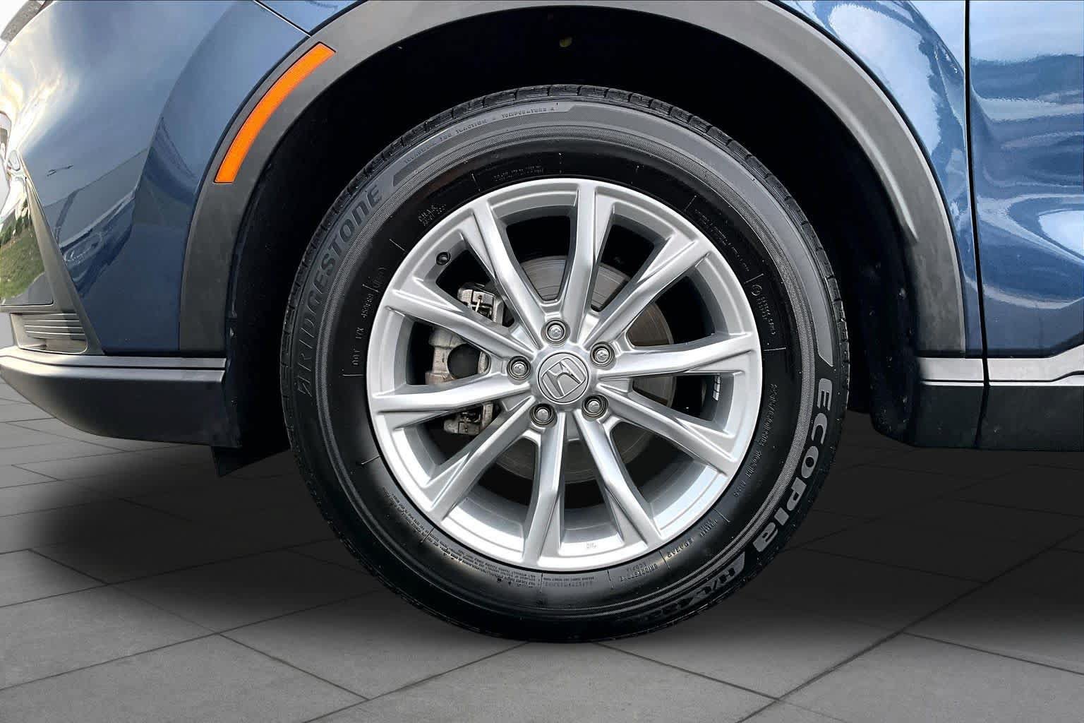 Used 2025 Honda CR-V EX image 11