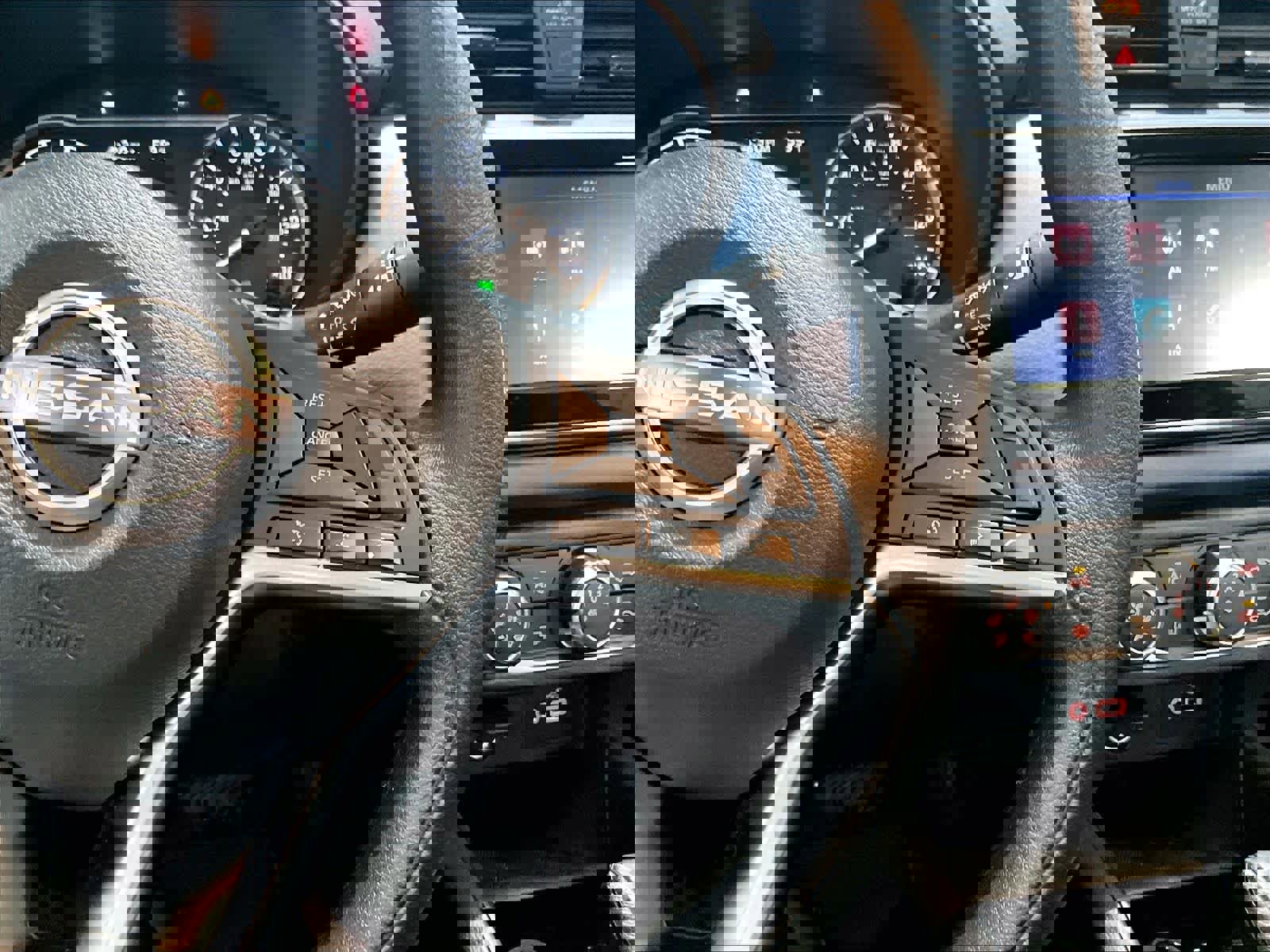 Used 2025 Nissan Versa SV w/ Trunk Package image 24