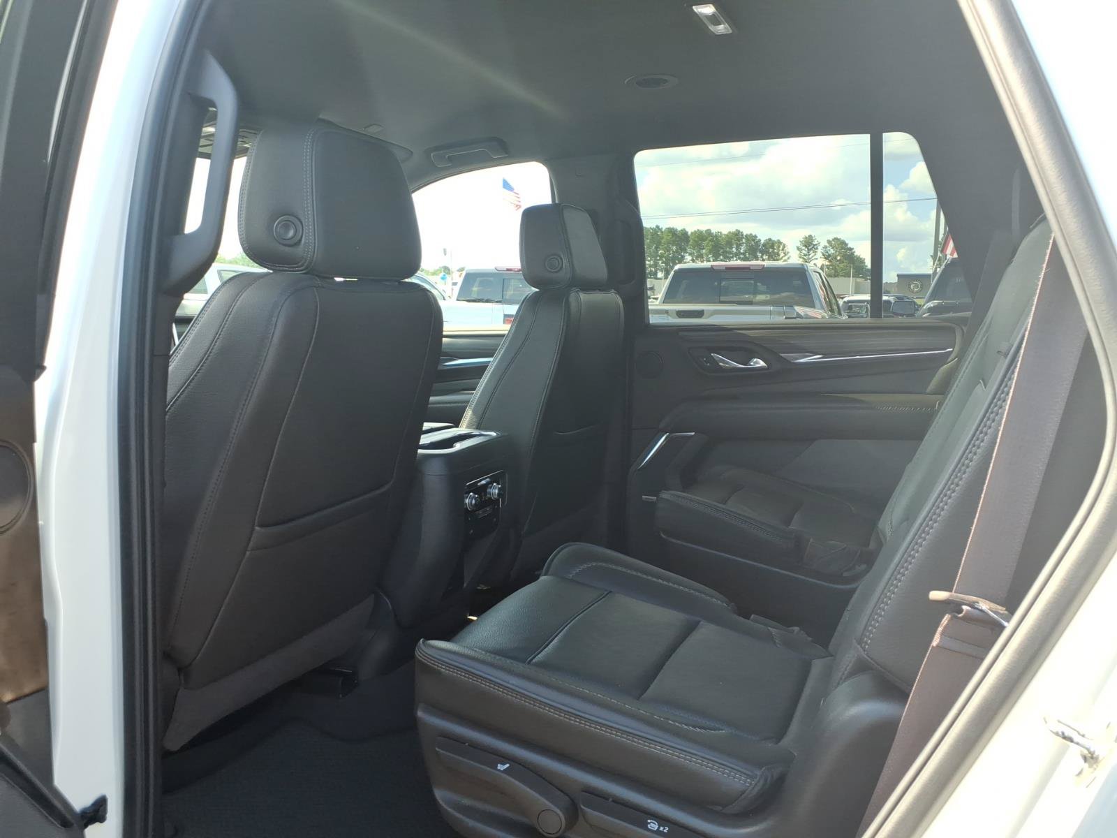 Used 2023 GMC Yukon Denali RWD image 24