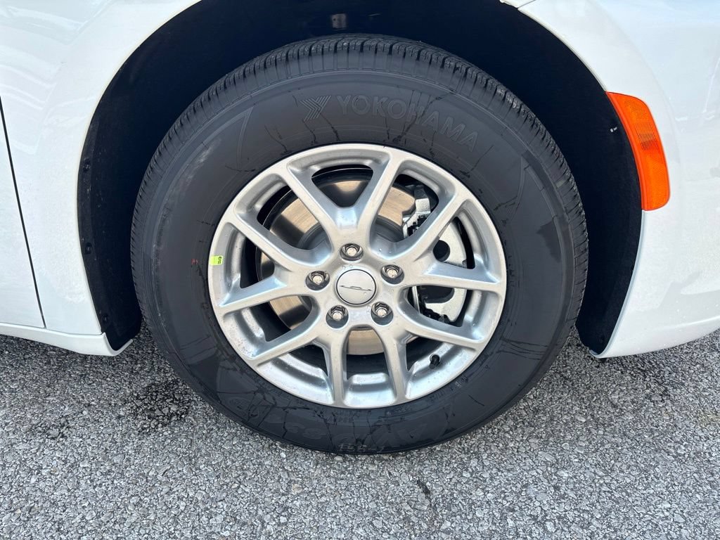 New 2027 Chrysler Pacifica Select FWD image 14