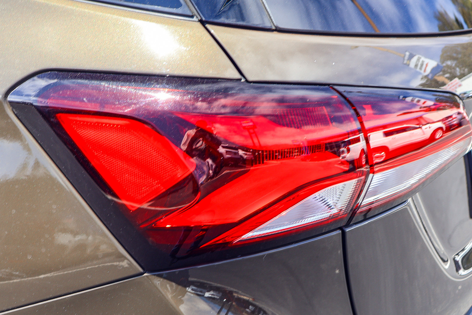 Used 2023 Chevrolet Equinox Premier AWD/4WD image 24