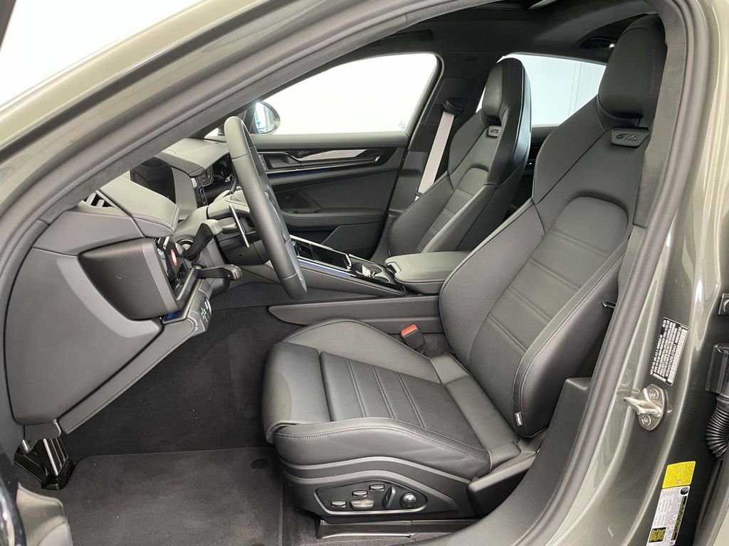 Certified 2025 Porsche Panamera GTS image 5