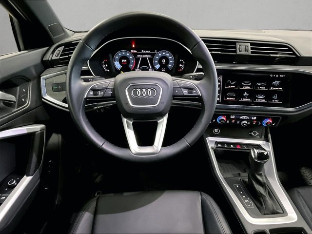 Used 2024 Audi Q3 2.0T Premium w/ Convenience Package AWD/4WD image 7