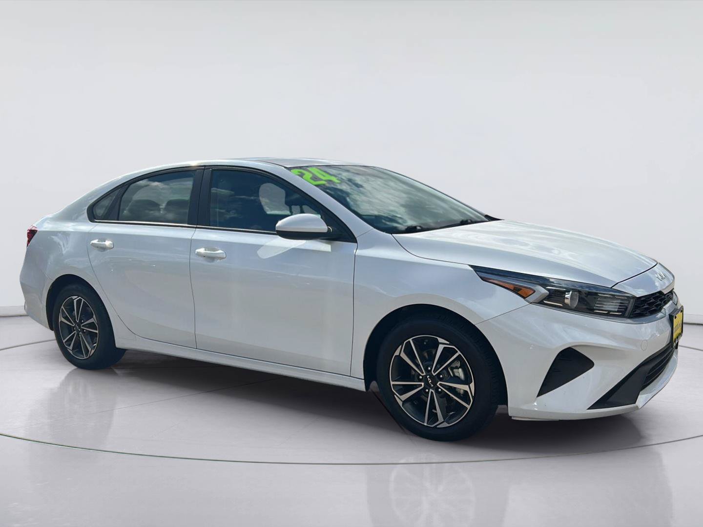 Used 2024 Kia Forte LXS FWD image 3