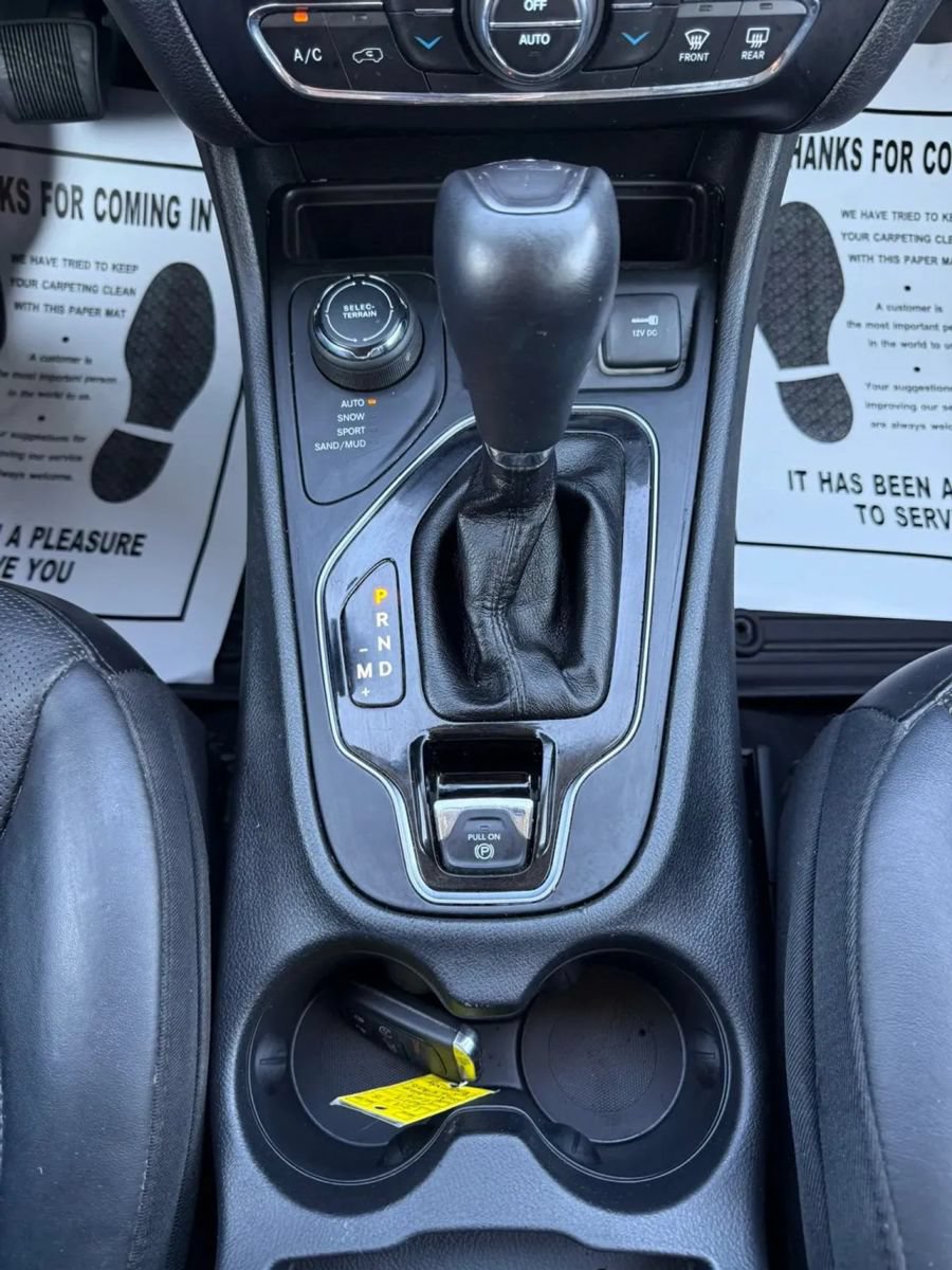 Used 2019 Jeep Cherokee Limited AWD/4WD image 15