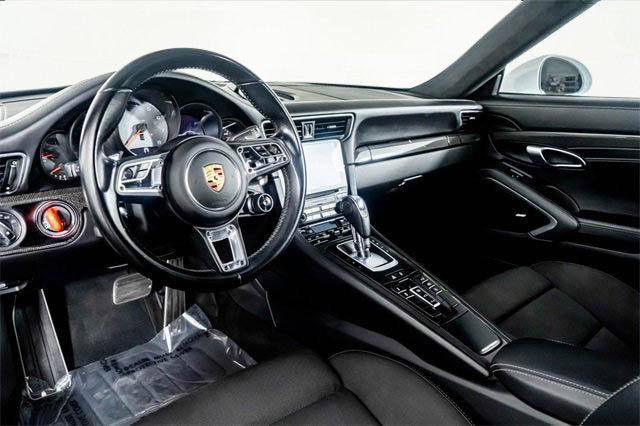 Used 2019 Porsche 911 Carrera 4S AWD/4WD image 2