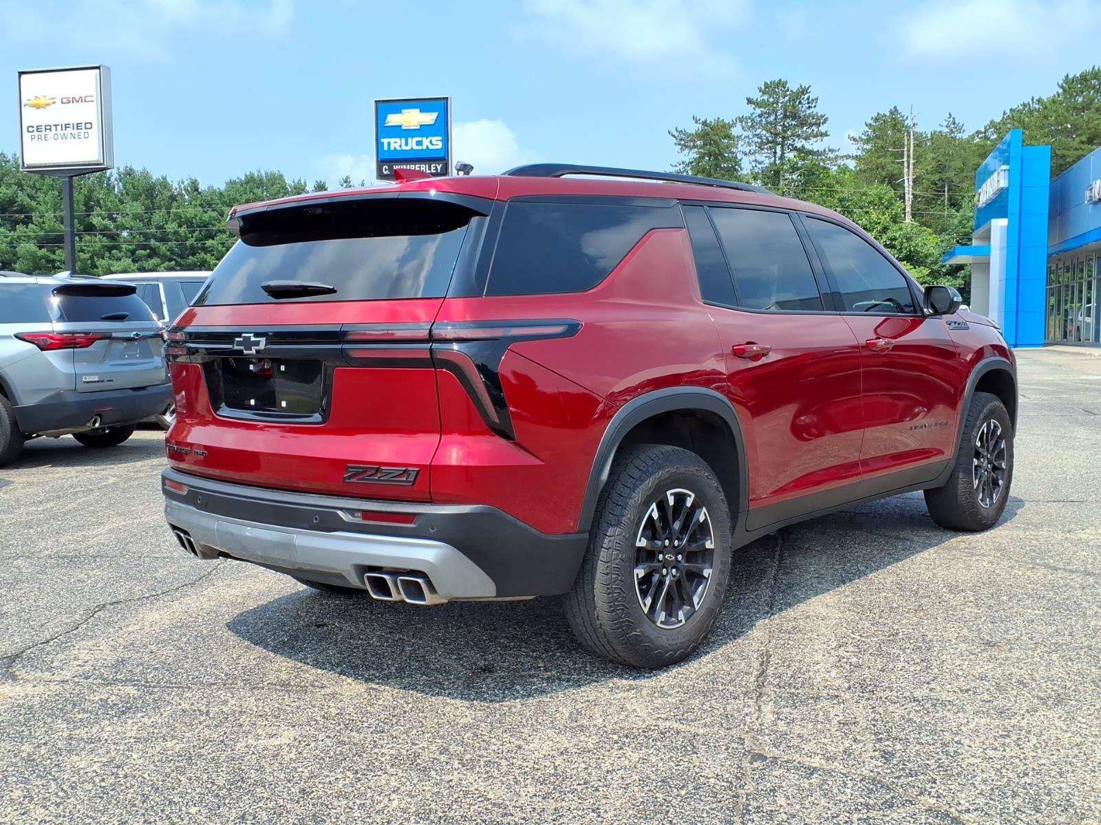 Used 2025 Chevrolet Traverse Z71 w/ Enhanced Driving Package AWD/4WD image 17