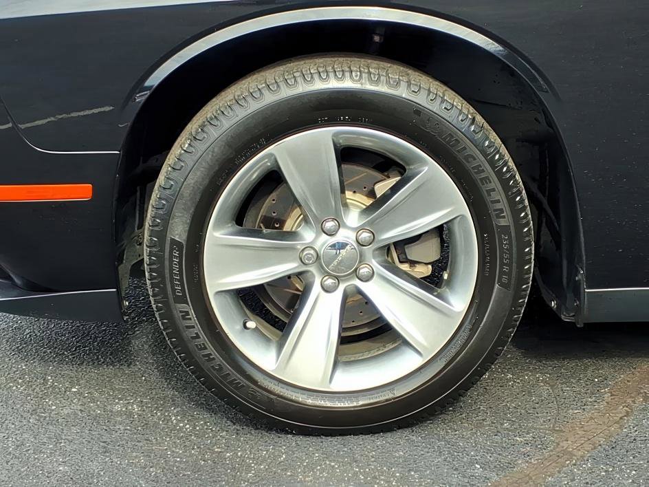 Used 2021 Dodge Challenger SXT image 9