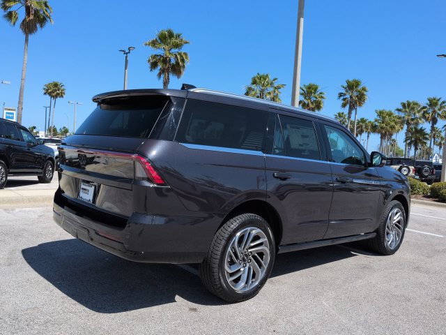Certified 2026 Lincoln Navigator Reserve AWD/4WD image 4