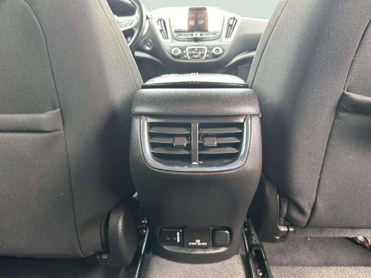Used 2016 Chevrolet Malibu LT FWD image 19