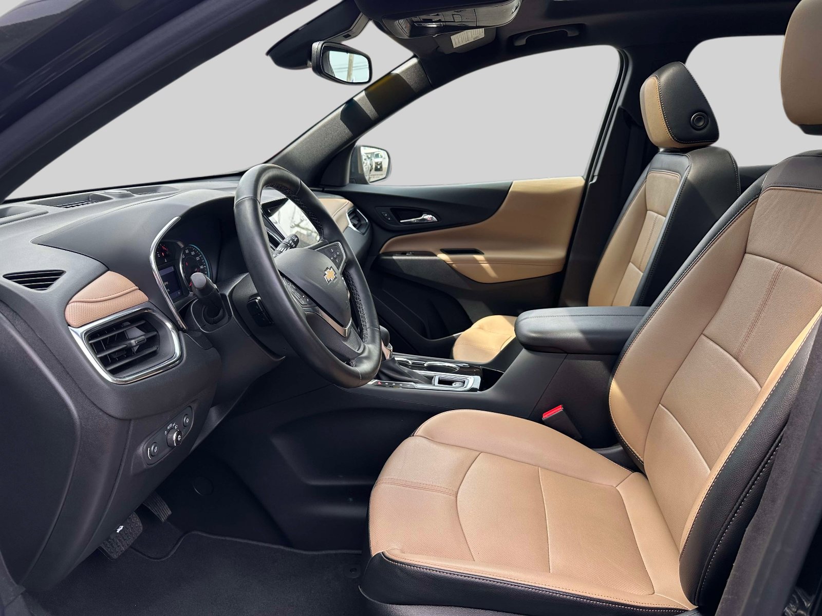 Used 2023 Chevrolet Equinox Premier FWD image 17