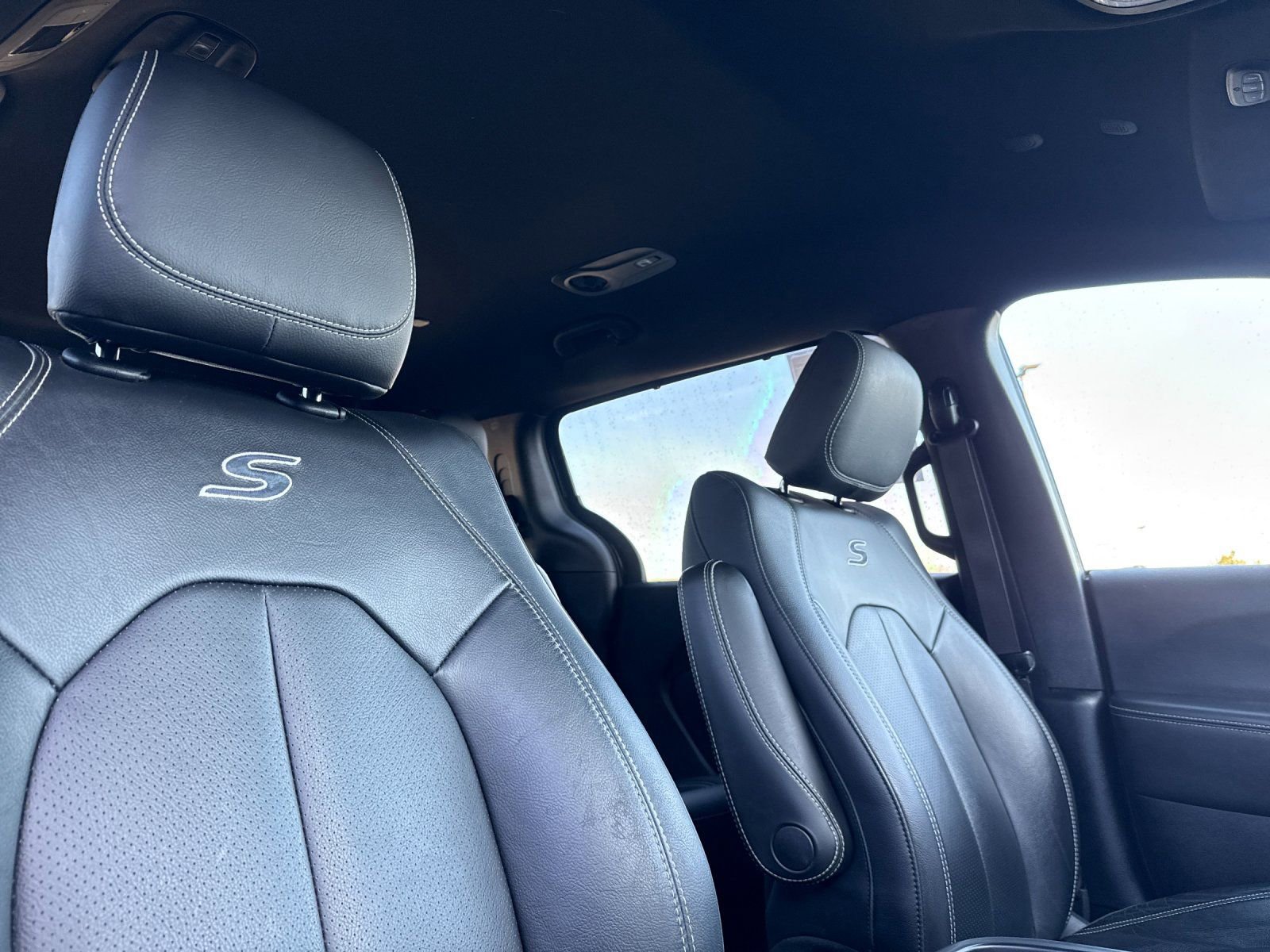 Used 2020 Chrysler Pacifica Touring-L w/ S Appearance Package image 17