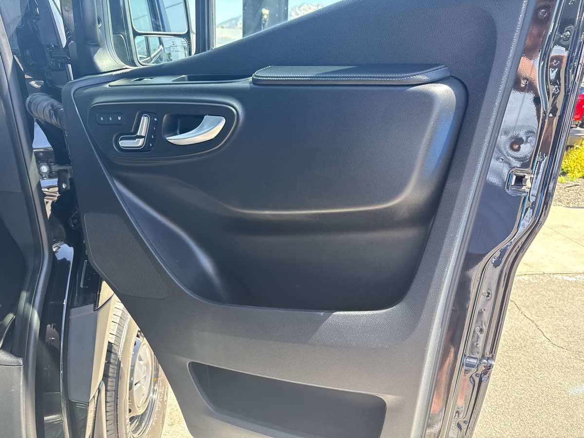 Used 2022 Mercedes-Benz Sprinter 2500 image 23
