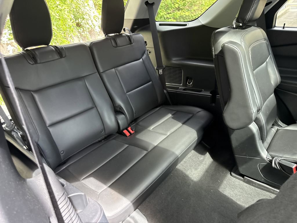 Used 2022 Ford Explorer XLT w/ Equipment Group 202A AWD/4WD image 34