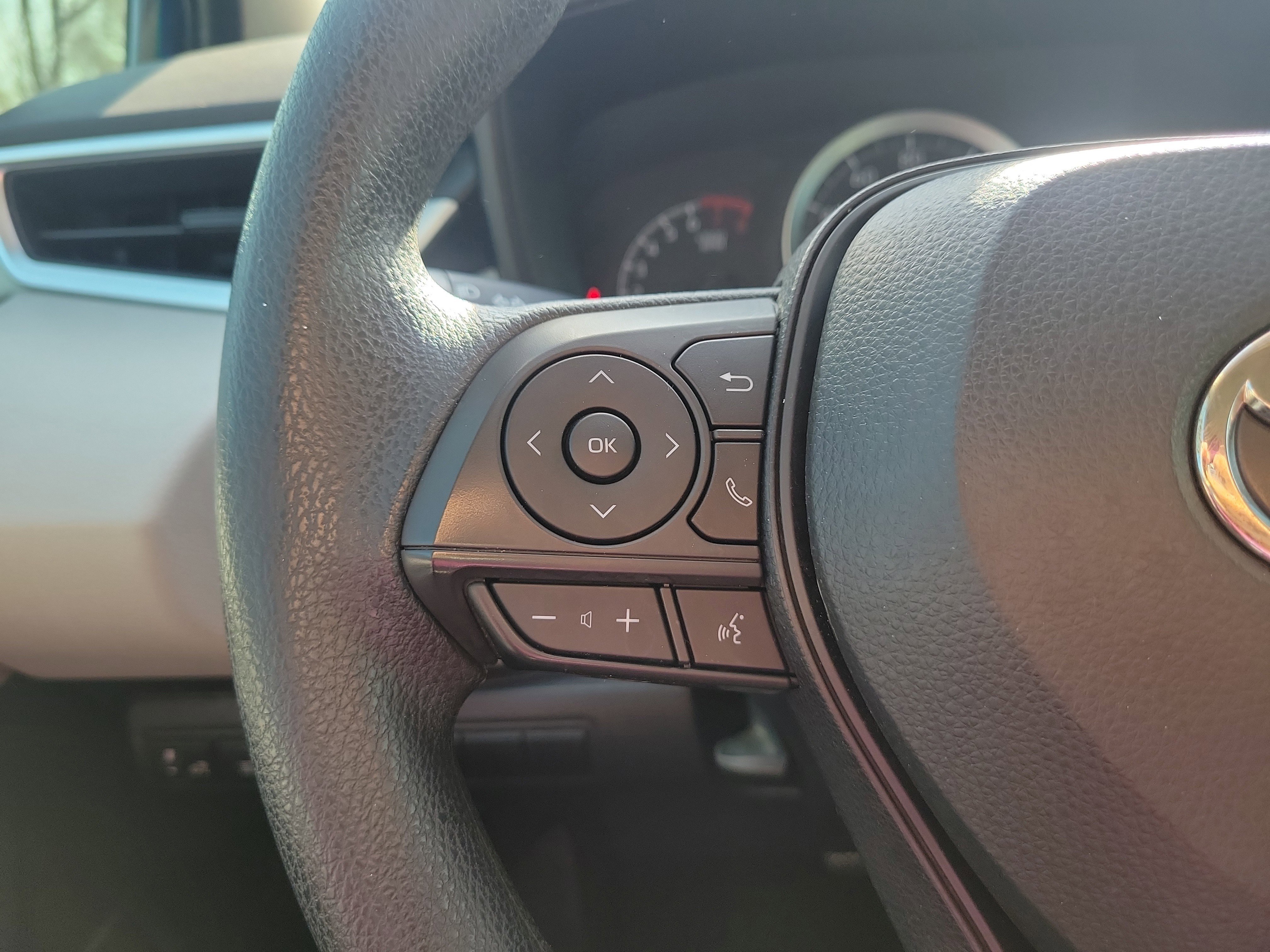 Used 2021 Toyota Corolla LE image 19